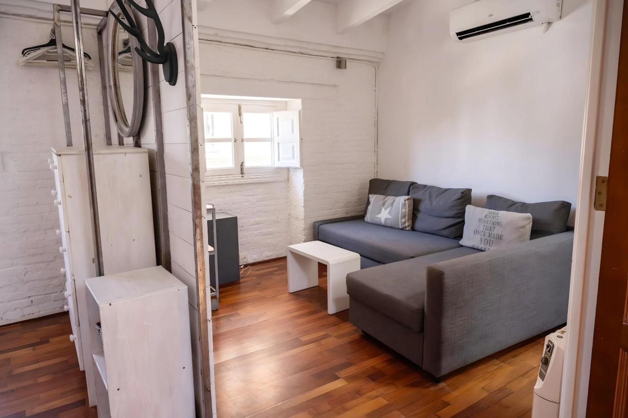Estudio Ciutat Vella Al Lado De Jardines Del Turia Apartment Valencia Bagian luar foto